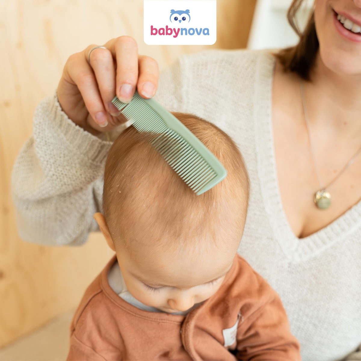 babynova Set Pettine & Spazzola – Set Cura dei Capelli con Setole in Nylon Naturale Ultra Morbide per Bambini & Neonati – Cura Delicata per Cuti Sensibili – Senza BPA – Verde leone